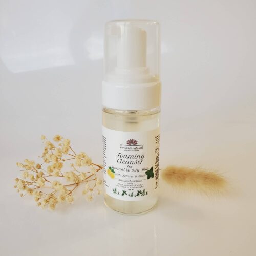 plastik pump bottle with foaming cleanser